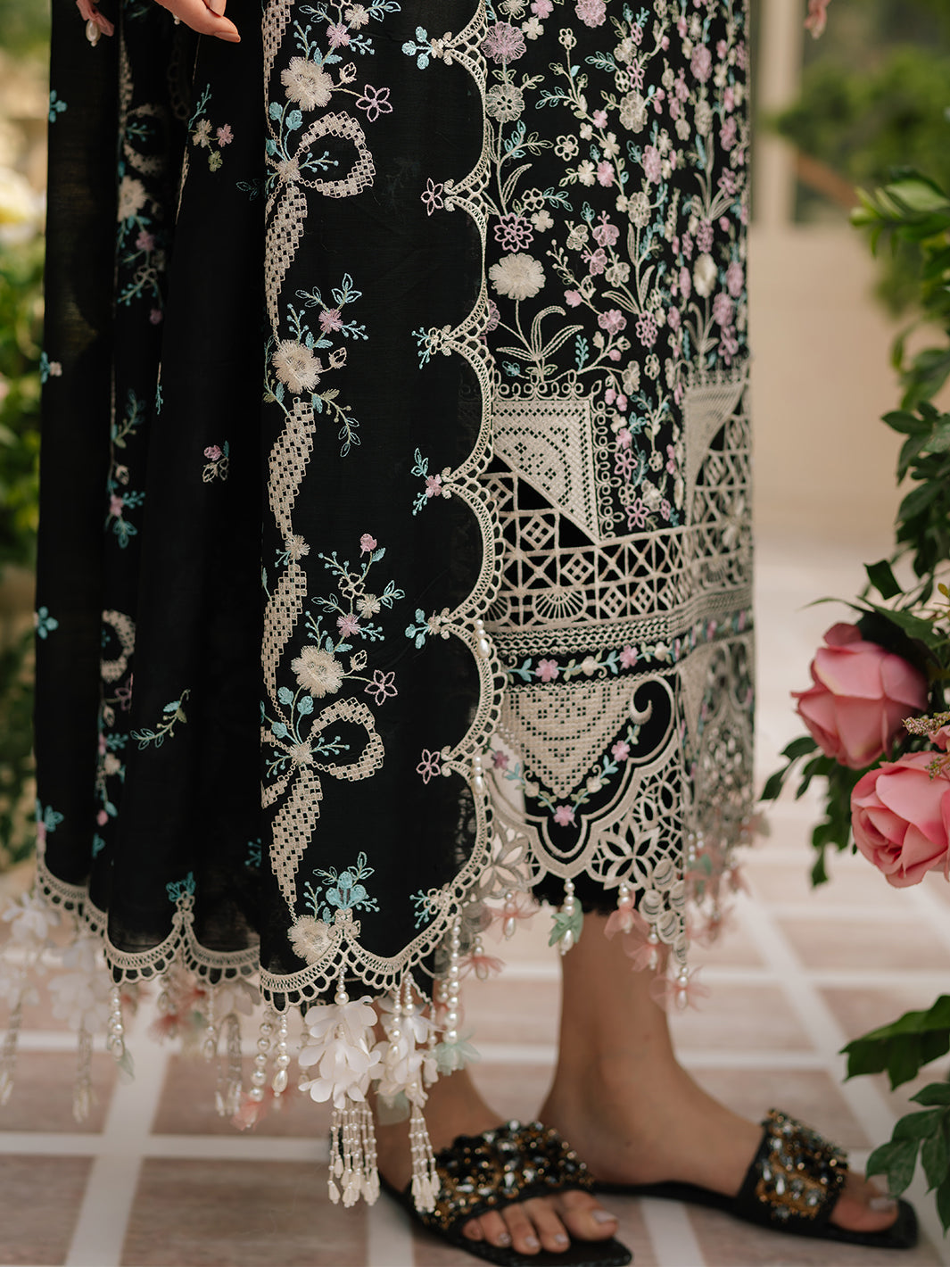 BIN ILYAS-HEAVY EMBROIDERED LAWN 3pc (SL-1222)
