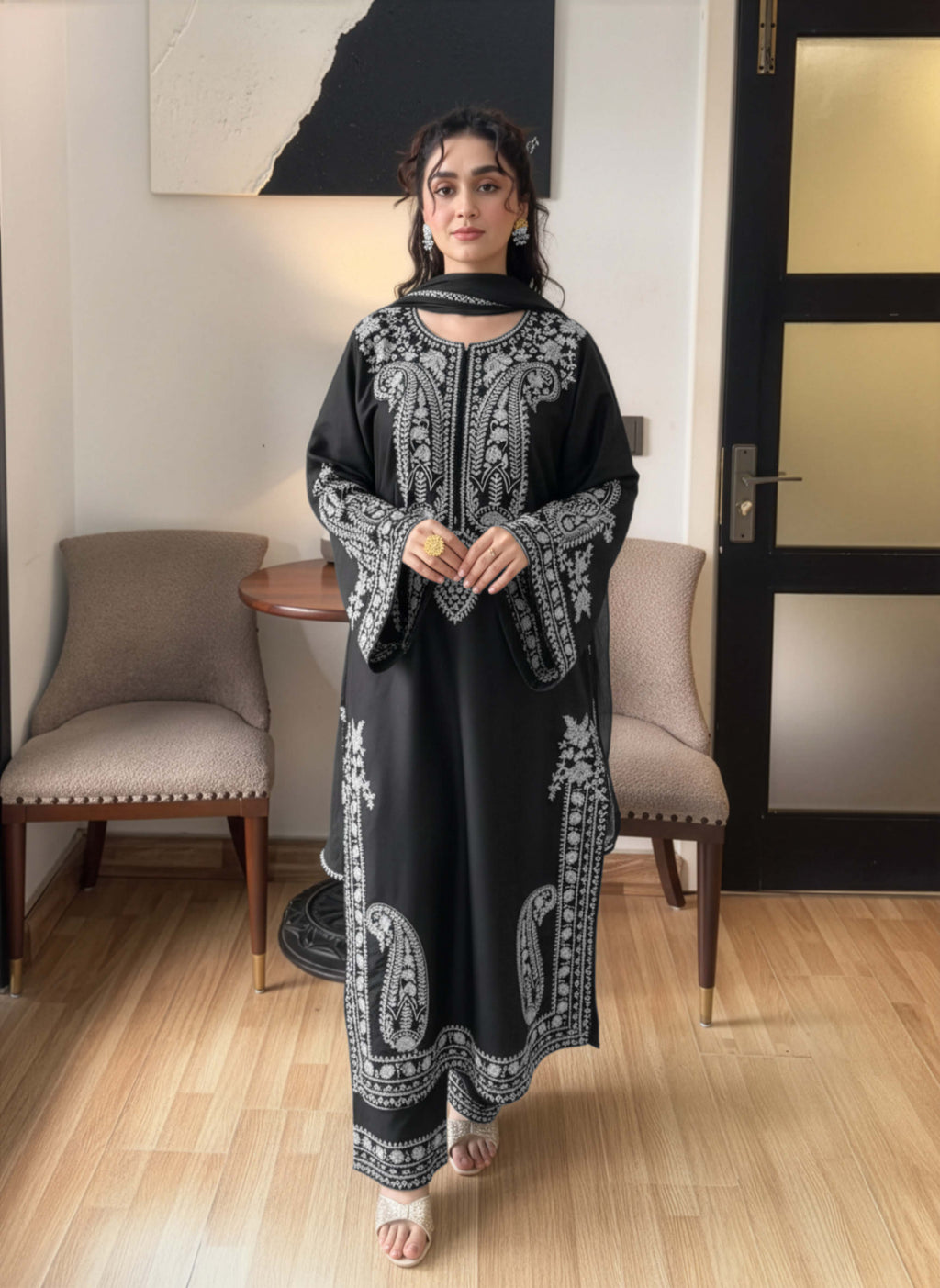 ZARNAB-EMBROIDERED LAWN UNSTICHED 3pc (SL-8081)