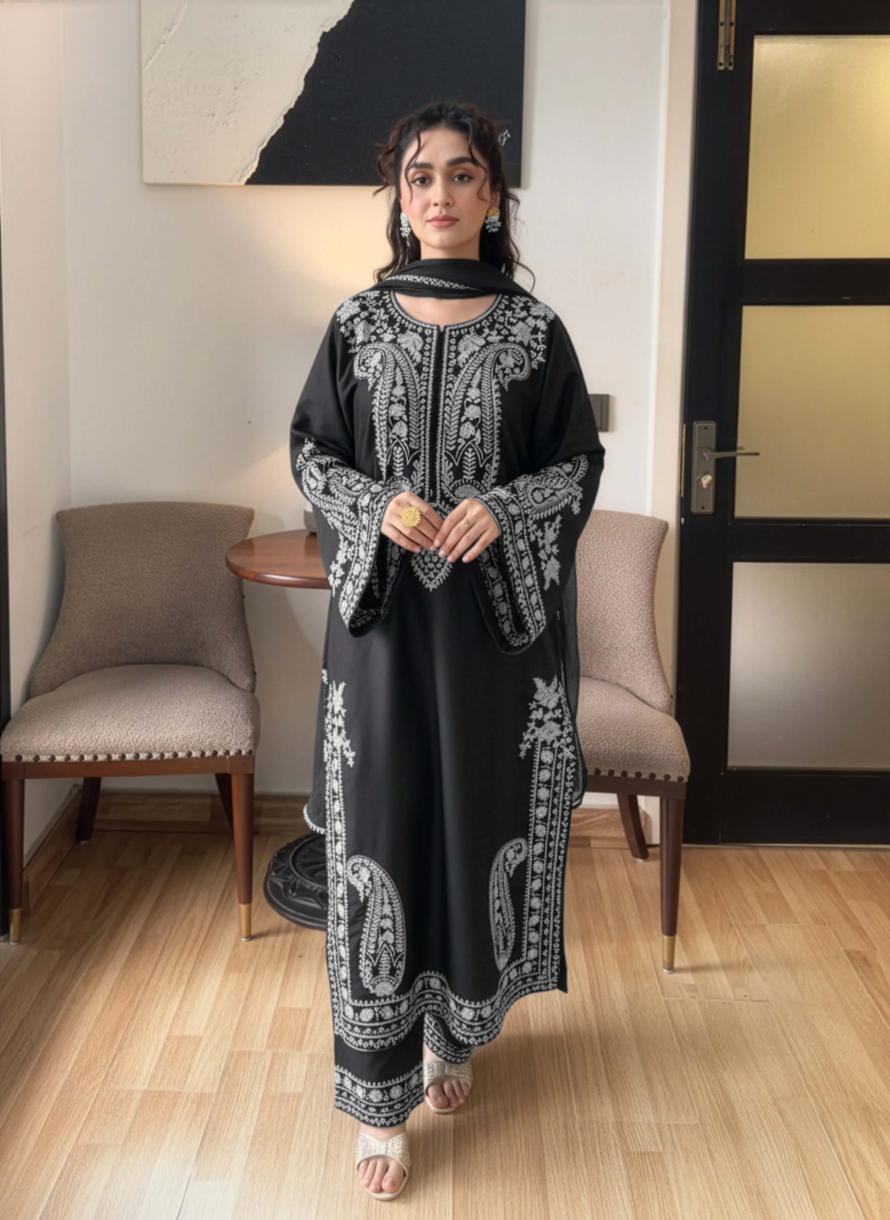 ZARNAB-EMBROIDERED LAWN UNSTICHED 3pc (SL-8081)