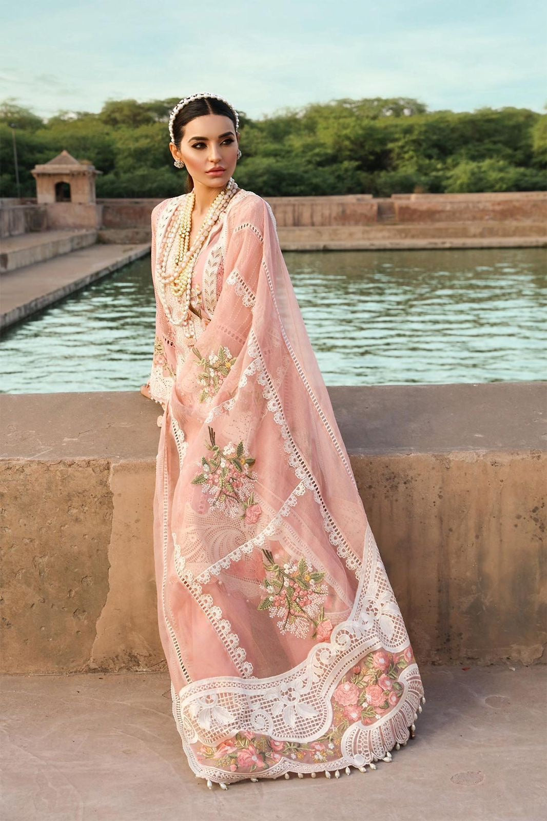 CRIMSON -HEAVY EMBROIDERED BORING UNSTICHED 3pc (SL-5048)