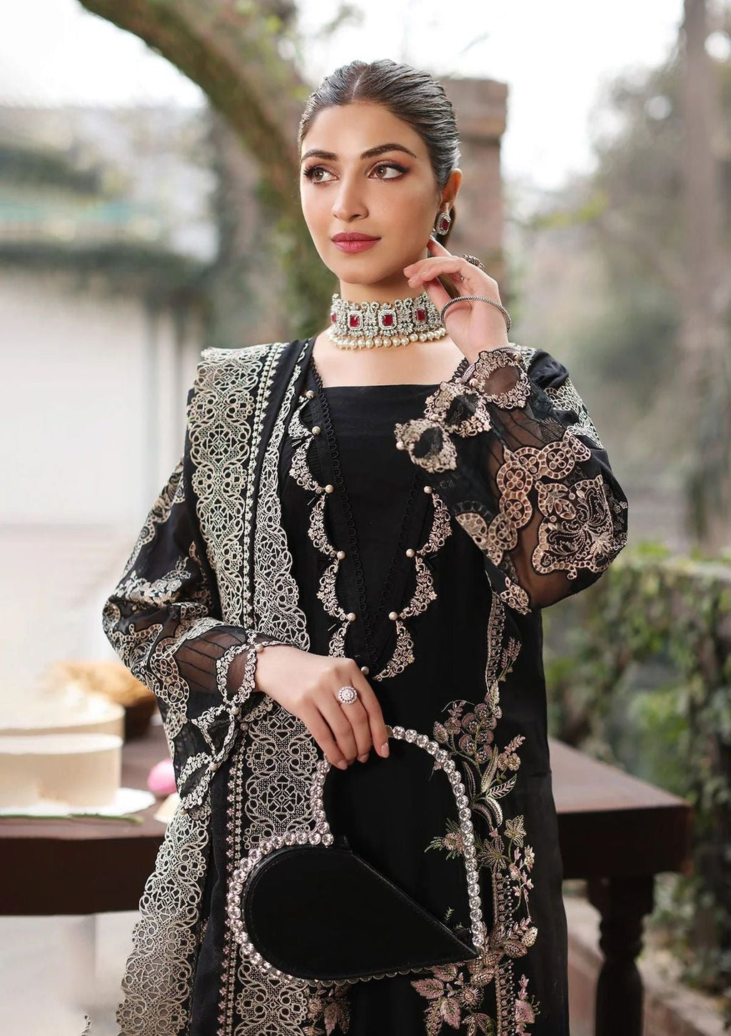 KAHF HEAVY EMBROIDERED LAWN 3pc (SL-1124)