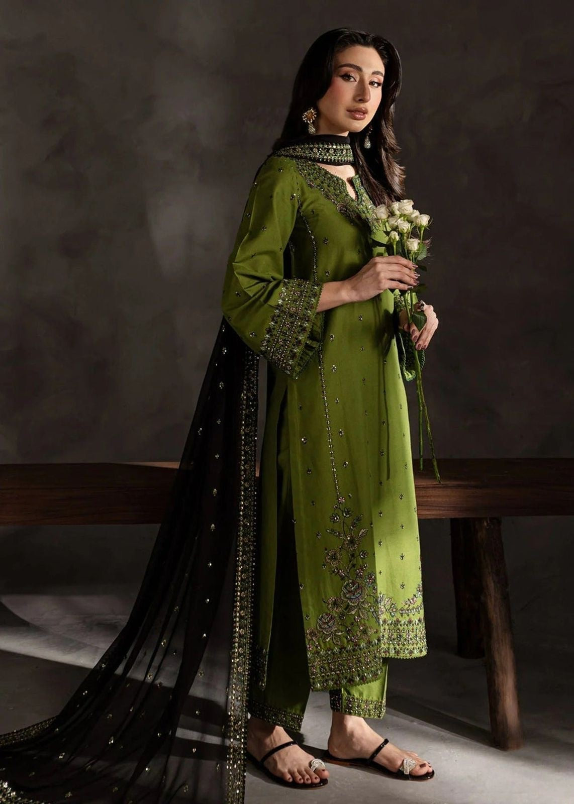 BATIK-EMBROIDERED LAWN 3pc (SL-1130)