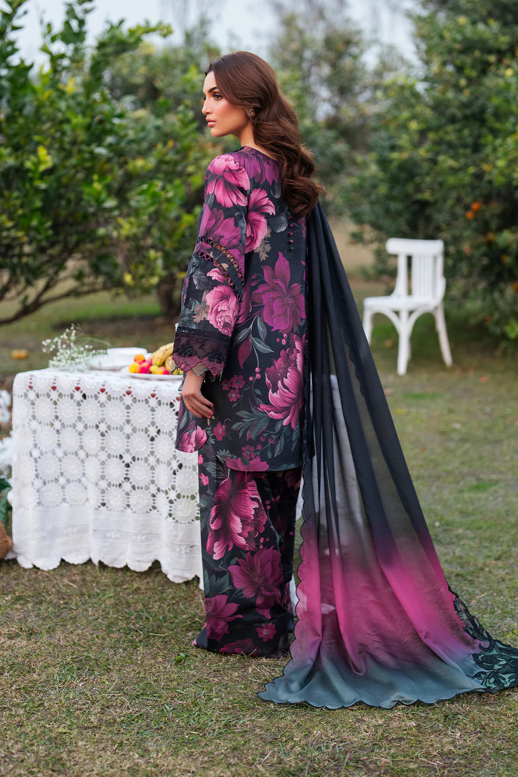 IZNIK PRINTED EMBROIDERED LAWN UNSTICHED 3pc (SL-525)