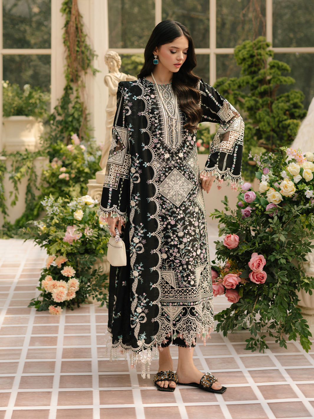 BIN ILYAS-HEAVY EMBROIDERED LAWN 3pc (SL-1222)