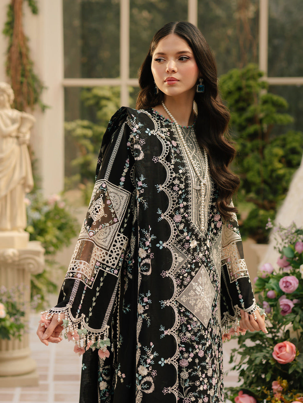 BIN ILYAS-HEAVY EMBROIDERED LAWN 3pc (SL-1222)