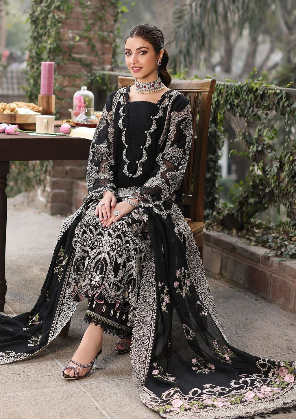 KAHF HEAVY EMBROIDERED LAWN 3pc (SL-1124)